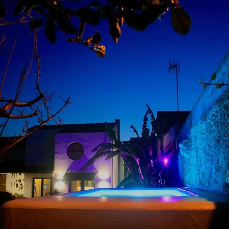 Dom wakacyjny Pool Oasis With Private Parking -vigia 8 *